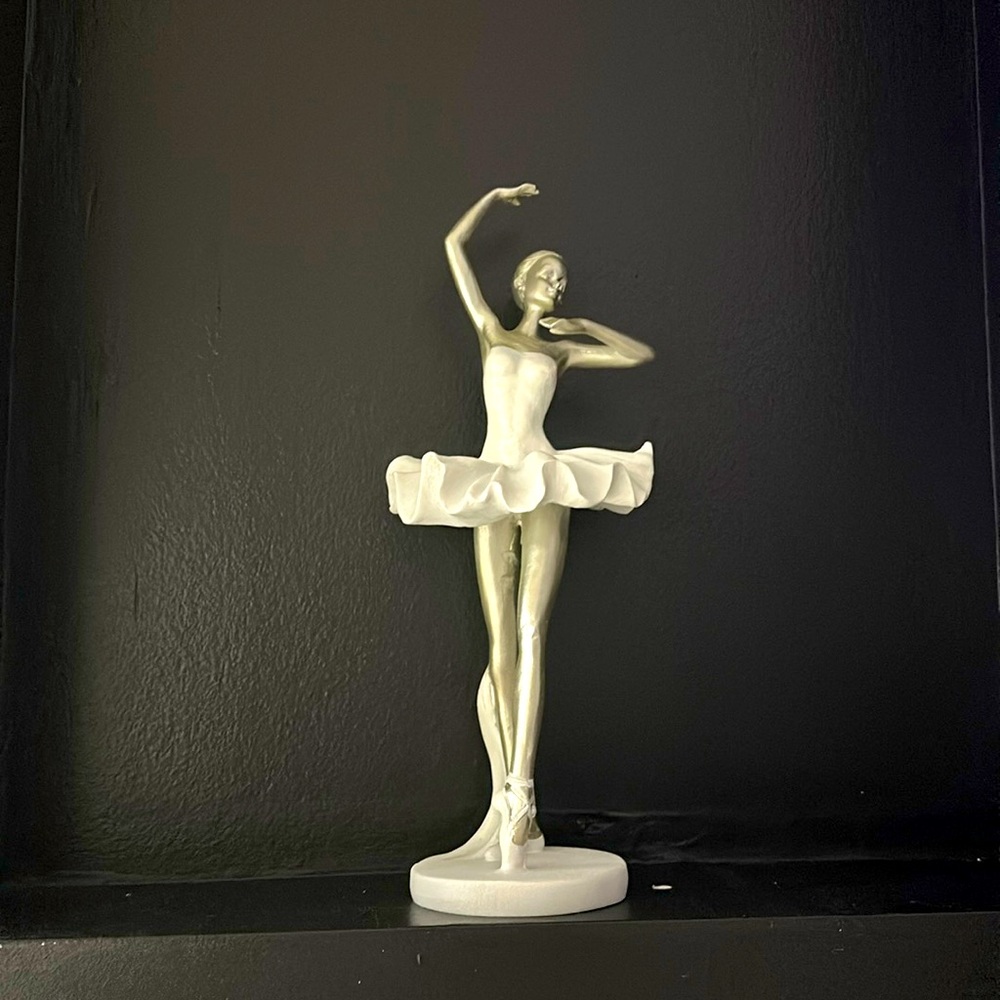 ballerina statue